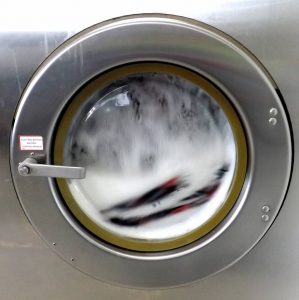 lavadora con mucha espuma